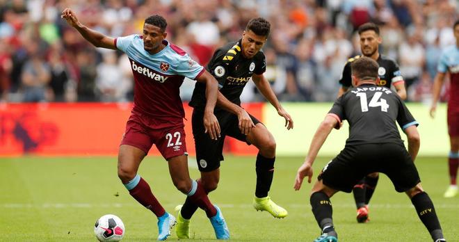 柏林联合0-0弗赖堡，场面火爆，两队8人染黄（柏林联合0-0战平弗赖堡，火药味十足，两队共领8黄）