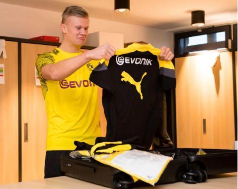 FIFA女足最新排名：中国女足下降一位至世界第17，亚洲第四（FIFA女足排名更新：中国女足跌至世界第17，亚洲第4）