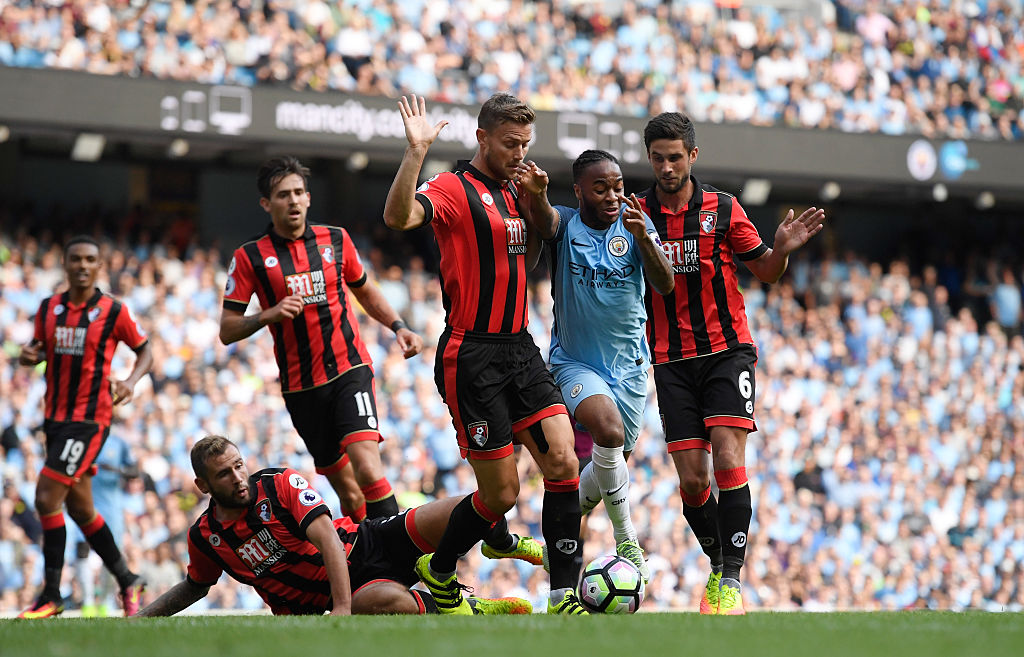 马尔卡宁持续得分表演，半场17分扛起进攻大旗（马尔卡宁手感火热，半场17分领衔进攻）