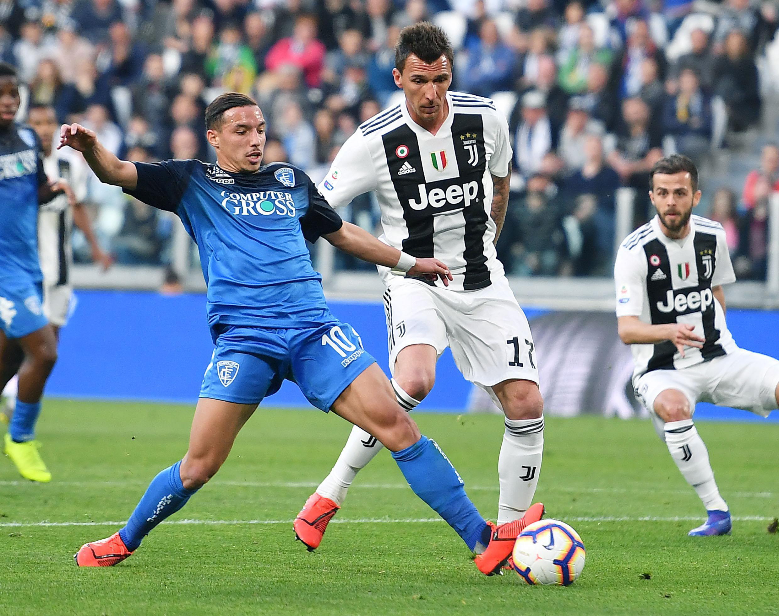 深圳队压哨绝杀引全场沸腾（深圳队读秒绝杀点燃全场）