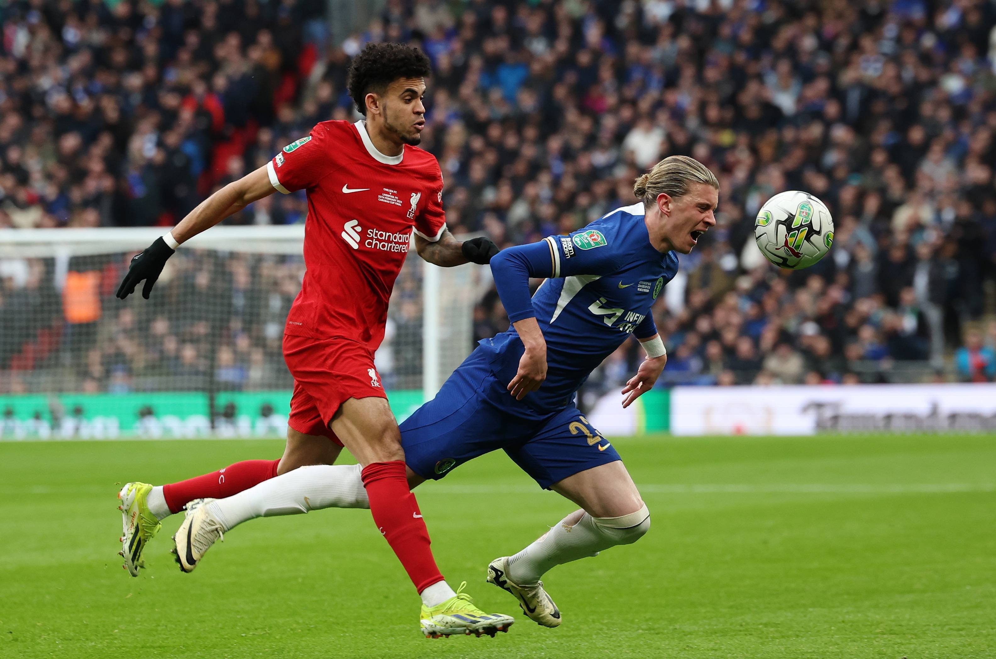 曼联接洽英超中场跑不死，或替代巴莱巴成目标！切尔西已直接问价（曼联接触英超铁肺型中场，或改以其取代巴莱巴为引援目标；切尔西已直接询价）