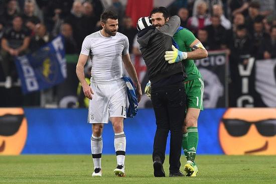 我是个初中生，我的生活是被足球，学习和说唱填满的...（初中生日常：足球、学业与说唱填满我的生活）