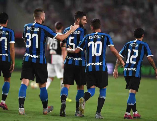 自意甲首秀以来代表同一球队参与超过100球，莱奥是同期第4人（莱奥自意甲首秀至今为同队参与破百球，位列同期第4）